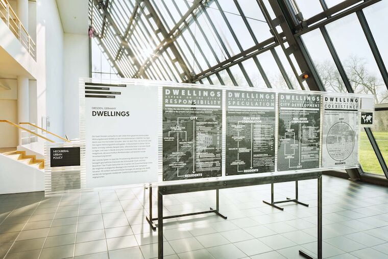 Auch deutsche Beiträge sind Teil der Ausstellung, hier am Beispiel Dresden zum Thema neoliberale Stadtpolitik. Foto: Claudia Dreyße