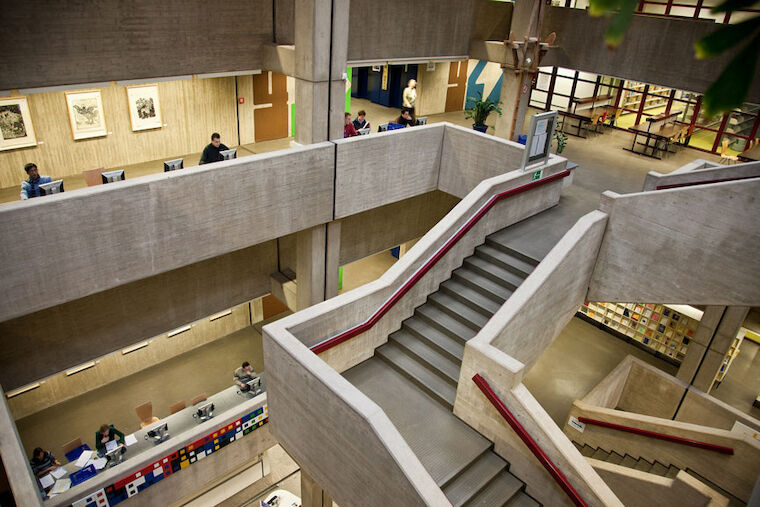 Die Bibliothek der Ruhr Universität Bochum. Foto: Peter Breuer